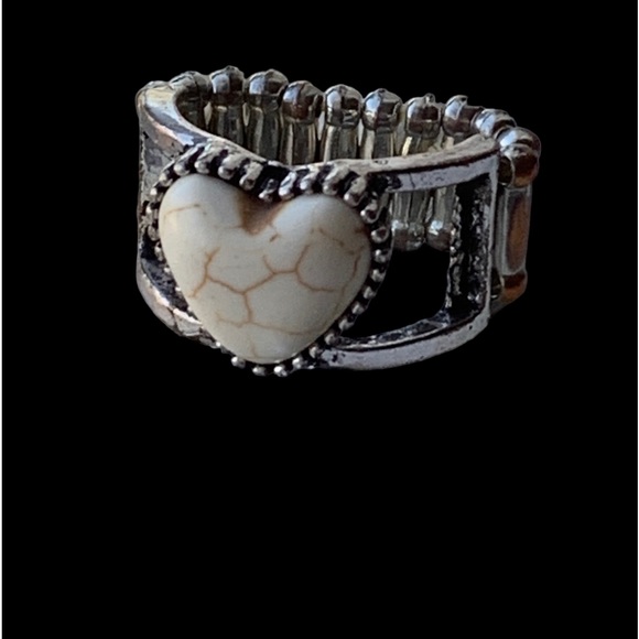 Heart Stretch Band Woman’s Ring Jewelry Cream White Crackled Design - Picture 4 of 4
